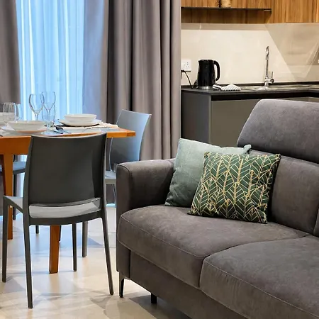 Modern & Stylish 3br In Malta Апартаменты *