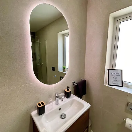 Modern & Stylish 3br In Malta * Tal-Hriereb