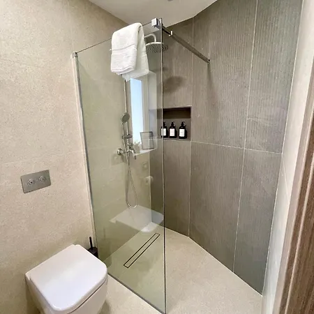 Modern & Stylish 3br In Malta Tal-Hriereb