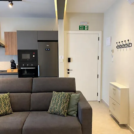 Modern & Stylish 3br In Malta